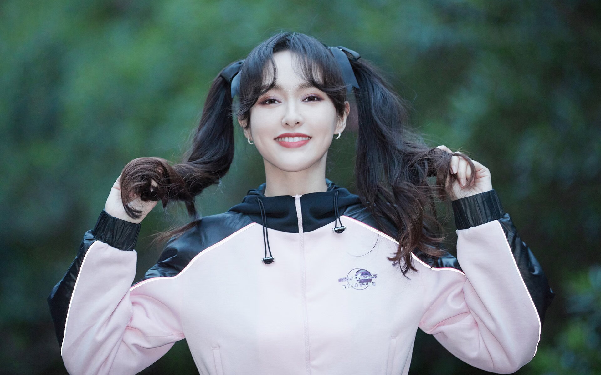 “荒漠王者：沙丘与泥泞中的生死对决”，荒漠 沙漠