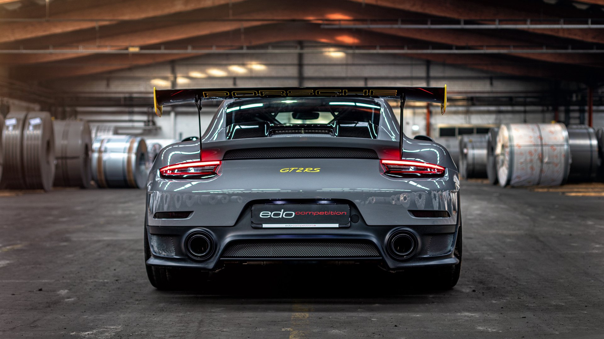 九游体育网站-“飘逸漂移：弯道飞舞的速度艺术”，漂移入弯教学