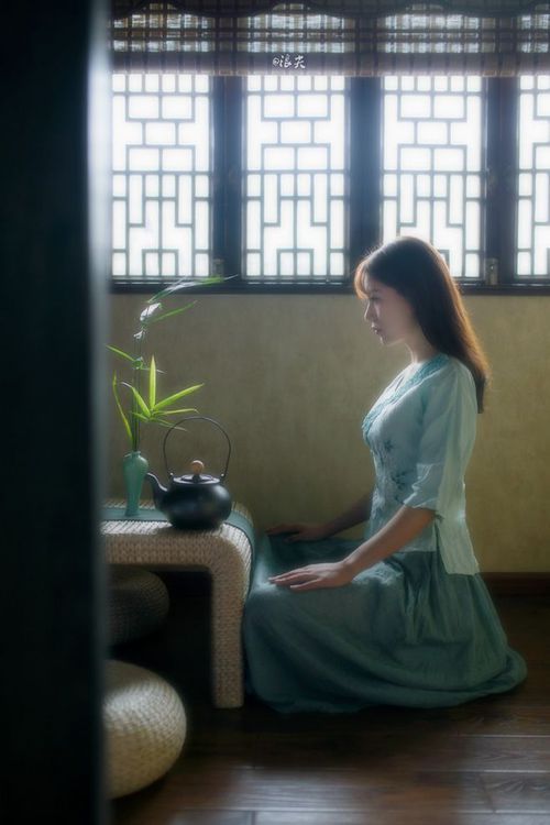 《线上线下融合：新型电竞赛事模式探索》，线上线下比赛